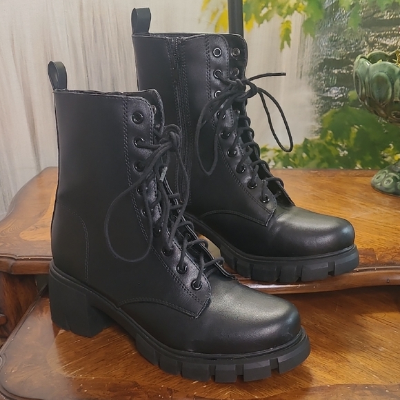 Soda Shoes - Soda Womens size 11 Black Lace Up Combat Moto Boots with Chunky Platform